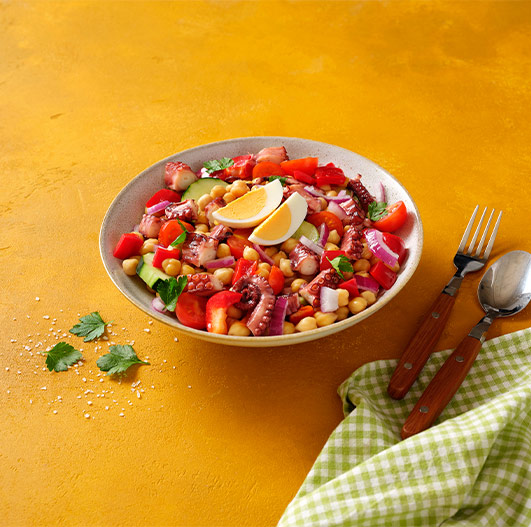 Salada de polvo com grão de bico