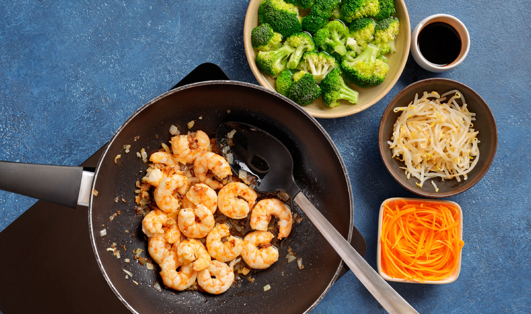 Fula - Receita de Wok de camarão com brócolos