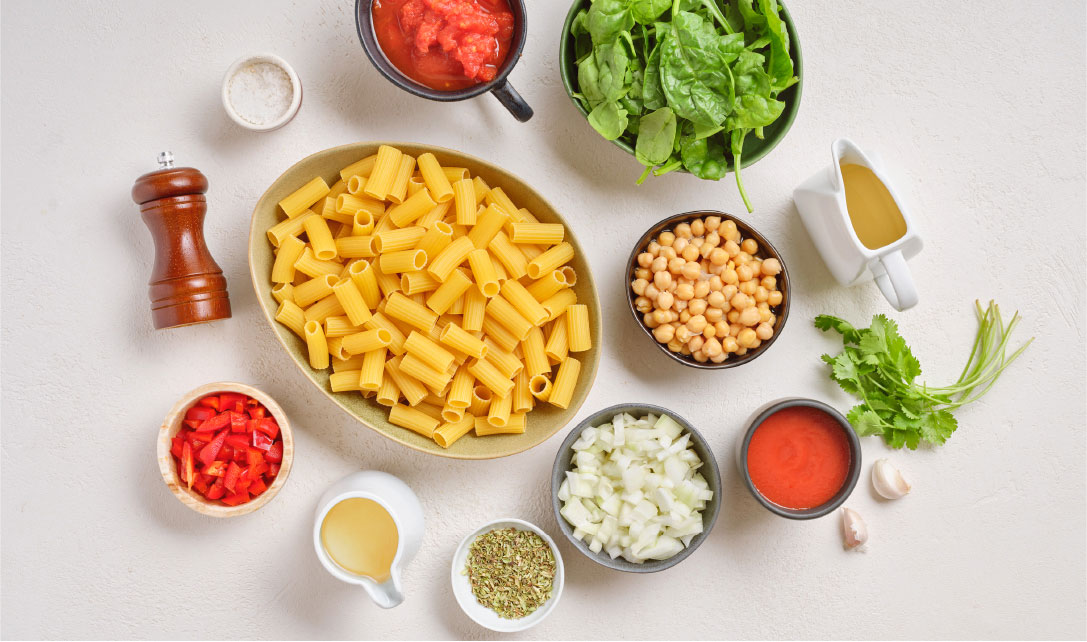 Ingredientes para fazer massa e grão gratinado