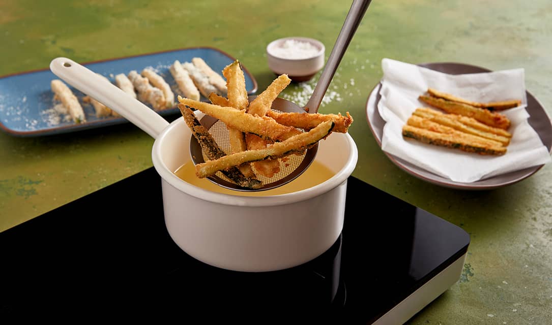Palitos de curgete a fritar em óleo Fula